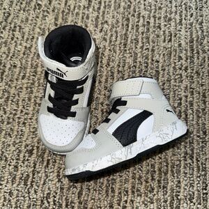 Puma High top tennis shoes size 4